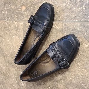 Born black leather shoes, 8